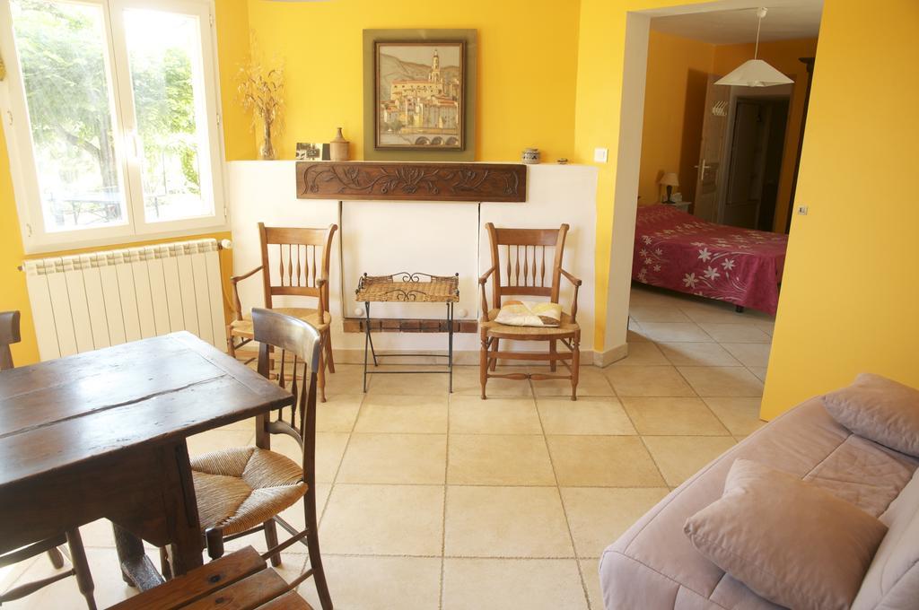 Le Petit Bacalan Mormoiron Quarto foto